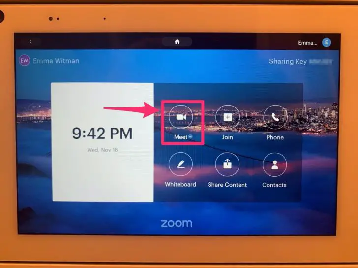 How do I use zoom on Facebook portal