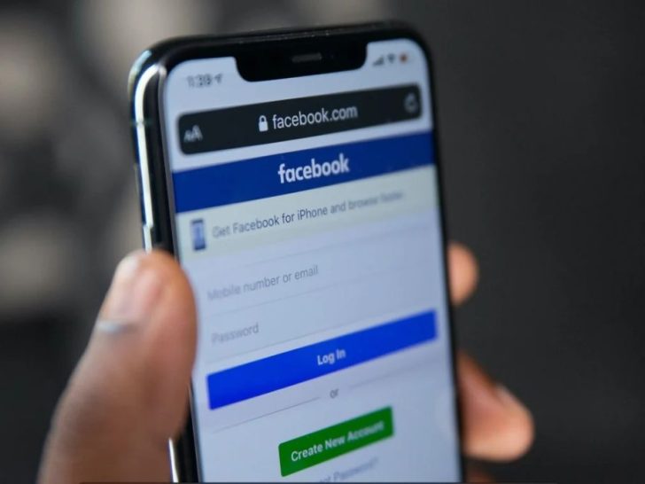 How do I refresh my Facebook feed on my phone?