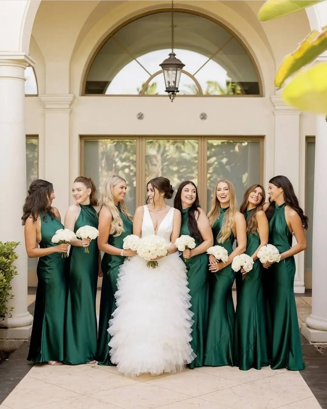 What colours go with emerald bridesmaid dresses