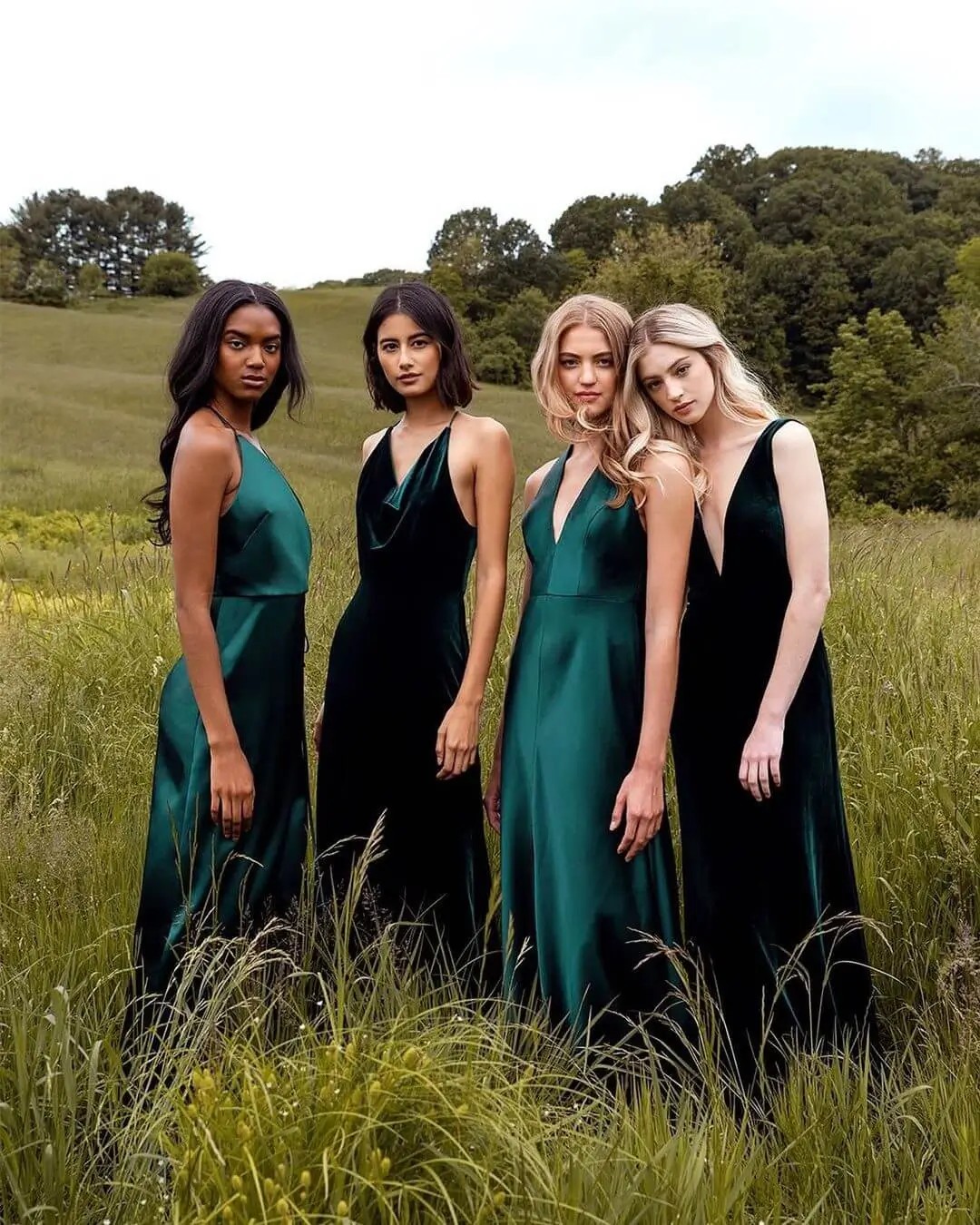 What colours go with emerald bridesmaid dresses