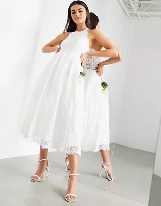 Short bridal dress for a summer wedding