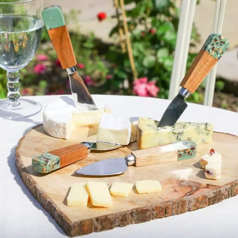 CHEESE BOARD AND KNIFE SET