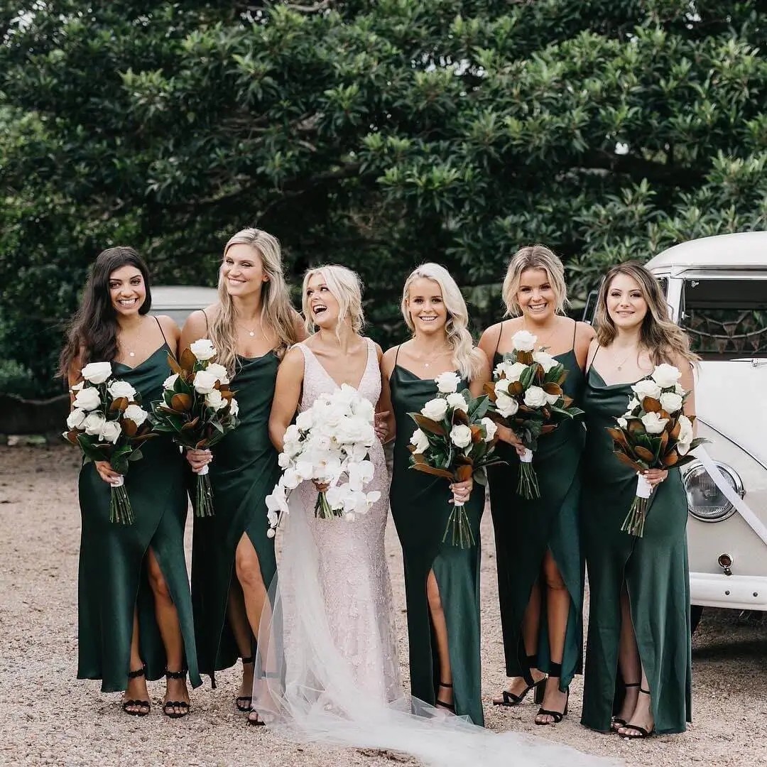 What colours go with emerald bridesmaid dresses