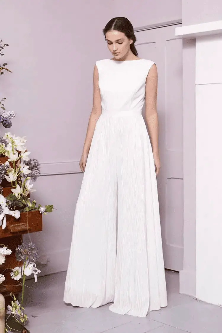 FOR THE FASHION-FORWARD BRIDE