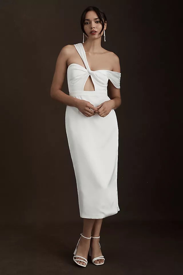 Short bridal dress for a summer wedding