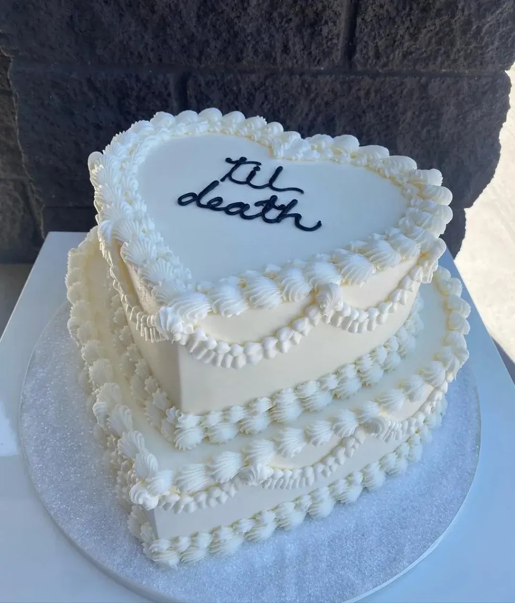 Simple and classy lambeth cake